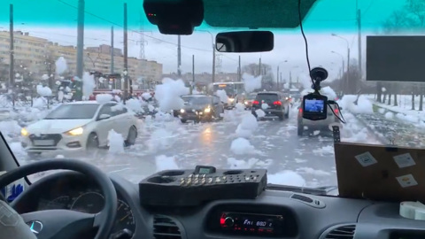 Специалисты нашли возможную причину "пенной вечеринки" на реке Петербурга