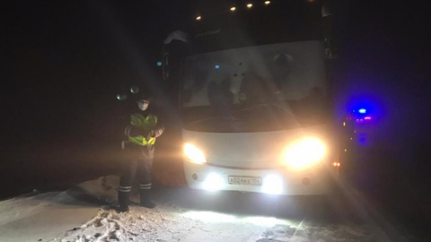 Автобус с вахтовиками из Оренбурга сломался на трассе при 48-градусном морозе