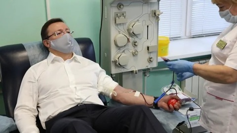 Глава Самарской области сдал плазму для помощи больным COVID-19