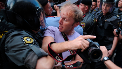 Журналистов, освещающих митинги, приравняли к их участникам
