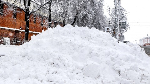 Мэр Вологды пообещал наказать ответственных за сугробы в городе