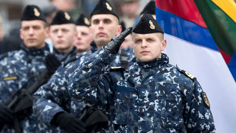 Литовцев ждет всеобщий призыв в армию