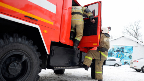 19 человек тушили жилой дом в Томской области