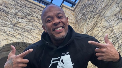 Рэпер Dr. Dre попал в реанимацию
