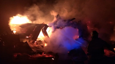 В Башкирии в крупном пожаре сгорел сарай с 19 домашними животными