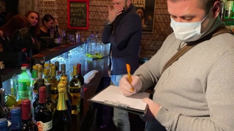 В Петербурге бары продолжают работать по ночам