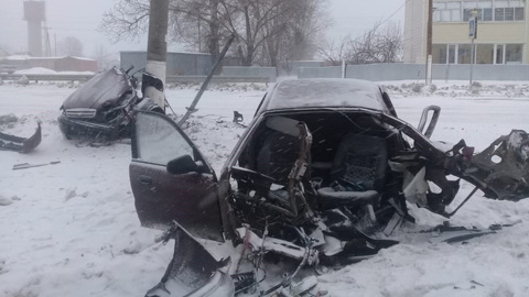 В Воронежской области автомобиль разорвало пополам: водитель выжил