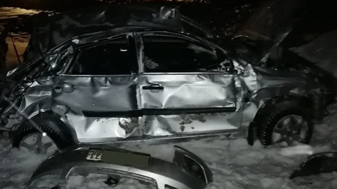 Два человека пострадали в перевернувшейся на трассе Вологда-Новая Ладога иномарке