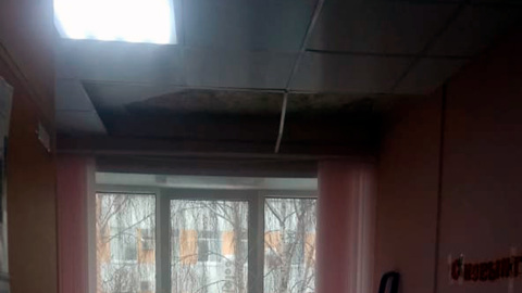 В детской больнице Ярославля обвалился потолок