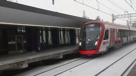 Мужчина попал под электричку на севере Москвы