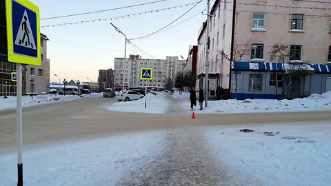 Водитель УАЗа сбил трех девочек на переходе в Магадане и уехал