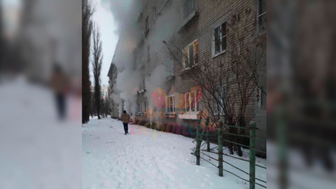 В воронежской пятиэтажке произошел пожар: 15 жильцов эвакуировали