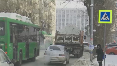 Из-за гололеда в Екатеринбурге выросло количество дорожных аварий