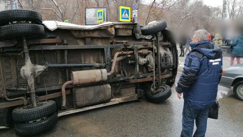 Пациент умер после столкновения скорой помощи и полицейской машины
