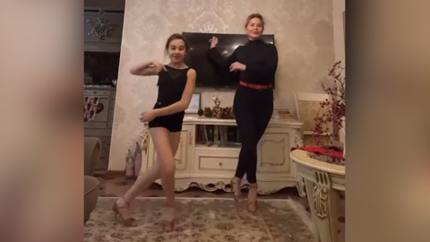 #РОССИЯТАНЦУЕТДОМА: Лучший Ча-ча-ча исполнили Альфия и Дарья Шайхалисламовы