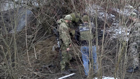 Фотоловушки и щупы: подробности спецоперации в Чечне