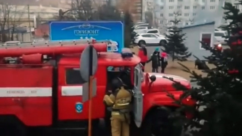 Шесть пожарных машин тушили тумбочку в отделении банка в Находке
