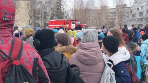 Во Владимире из-за сработавшей пожарной сигнализации эвакуировали школу