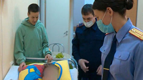 Юный зацепер, потерявший обе ноги под поездом, идет на поправку