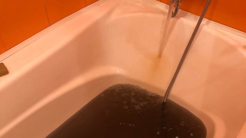Кола или нефть: ярославцы гадают, что течет из кранов горячей воды