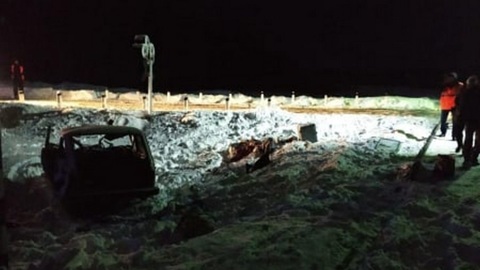 Две машины попали под поезд в Приморье