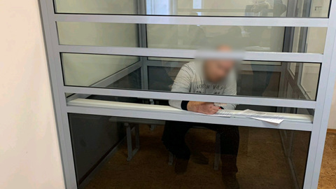 Рецидивиста, изнасиловавшего женщину при ребенке, посадили на 12 лет