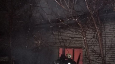 Более 35 пожарных тушили производственное здание в Гусь-Хрустальном