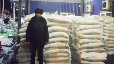 Из Сочи в Абхазию пытались тайно вывезти 55 пар обуви и 8 тонн сахара