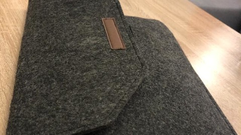 Мастер из Бурятии создает коллекцию чехлов для MacBook из шерсти овец