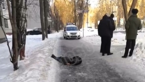 Ревнивый москвич едва не зарезал бывшую супругу у школы