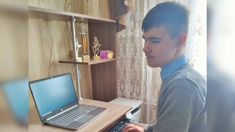 Незрячий орловский мальчик получил ноутбук со специальной звуковой программой