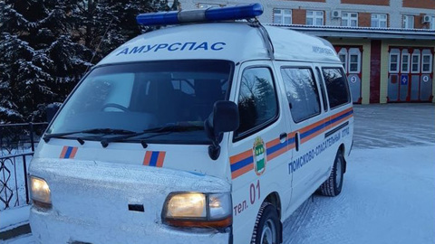 Амурчане чуть не замерзли в машине на Зейском водохранилище
