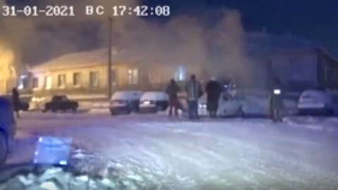 Ямальских полицейских наградили медалью за спасение людей на пожаре