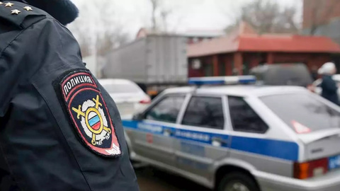 В Орле на оживленной улице две девушки пытались избить и ограбить сверстницу