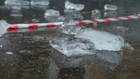 В Самаре возбуждены три уголовных дела за сход наледи на людей