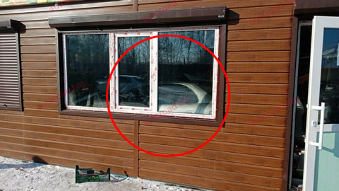 В амурском поселке иномарка въехала в ларек, травмированы продавец и покупатель