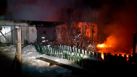 Житель Башкирии для обогрева развел костер на полу и чуть не сжег дом