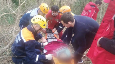 В горах Сочи 13-летняя девочка травмировалась, упав с большой высоты