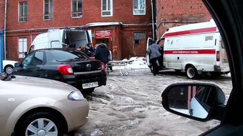 Ледяной апокалипсис: воронежцы, чтобы не поскользнуться, надевают носки на ботинки
