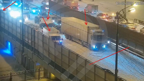 В Москве из-за буксующих фур перекрыт участок ТТК