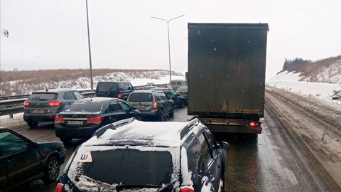 В Пермском крае на трассе "Волга" двести большегрузов застряли в пробке