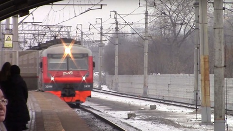 Электричка насмерть сбила девочку в Москве