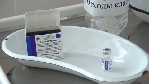 Работники МФЦ сообщили об угрозах увольнения за отказ прививаться от COVID-19