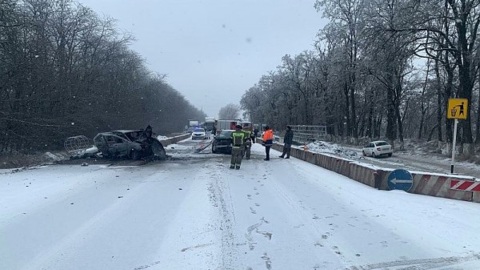 Пожар в снегах. На Ставрополье в ходе ДТП сгорела машина