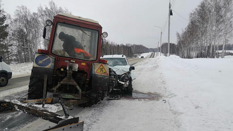 В Томской области произошло ДТП с трактором, есть пострадавший