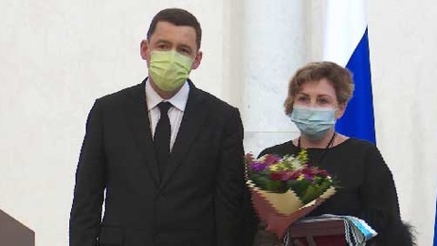 Уральцам, внесшим вклад в борьбу с COVID-19, вручили госнаграды