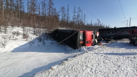 Грузовой поезд сошел с рельсов в Амурской области
