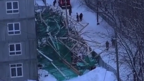 В Кемерове произошло обрушение строительных лесов