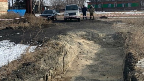 Школьник упал в яму с золой у котельной и получил ожоги в ЕАО