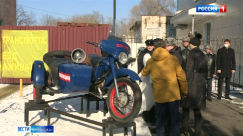 В Биробиджане открыли памятник мотоциклу "Урал"